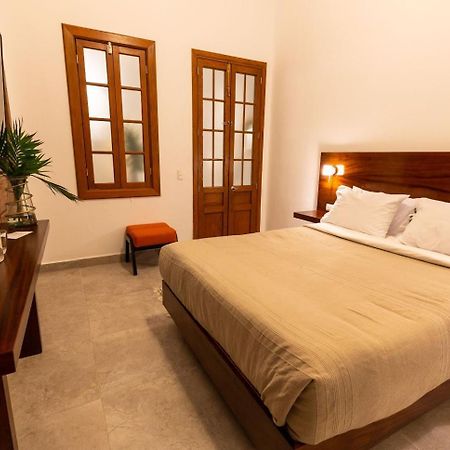 Plaza Chapala Hotel Buitenkant foto